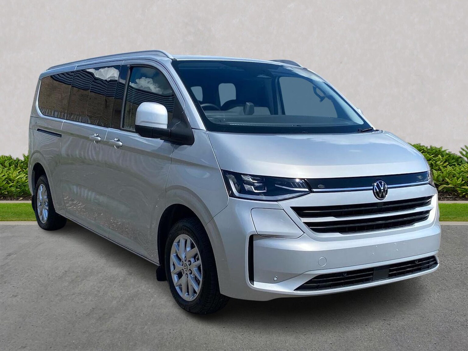 VOLKSWAGEN TRANSPORTER SHUTTLE T32 LWB ELECTRIC 160Kw 70Kwh Minibus Style Auto