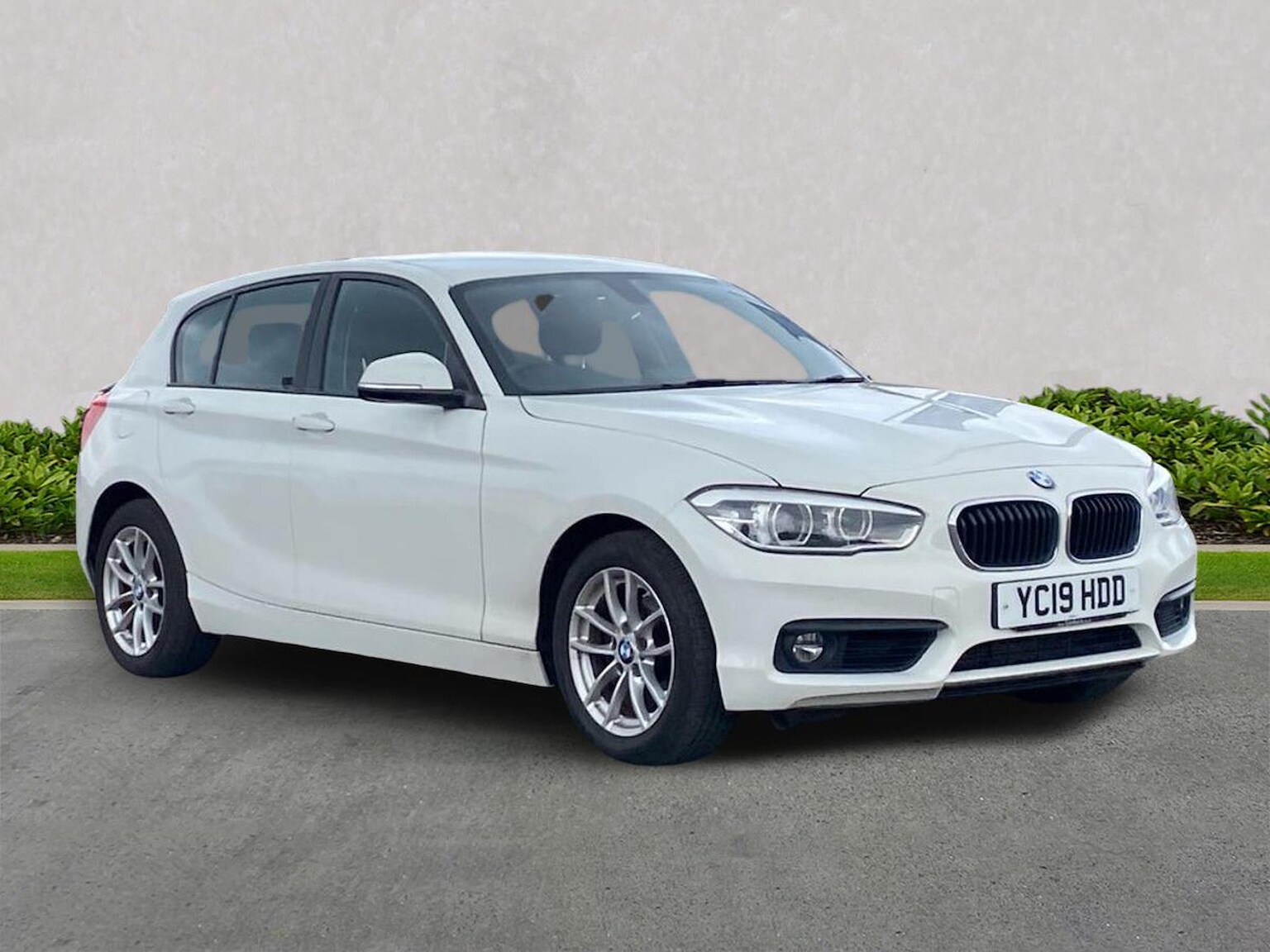 BMW 1 SERIES HATCHBACK 118I [1.5] Se Business 5Dr [Nav/Servotronic]