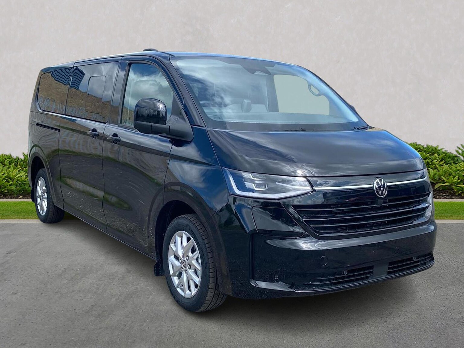 VOLKSWAGEN TRANSPORTER SHUTTLE T32 LWB ELECTRIC 160Kw 70Kwh Minibus Style Auto