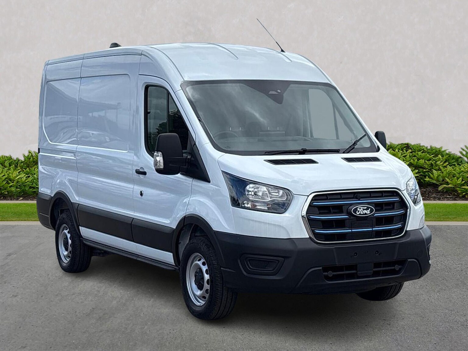 FORD E-TRANSIT 350 L2 RWD 135Kw 68Kwh H2 Leader Van Auto