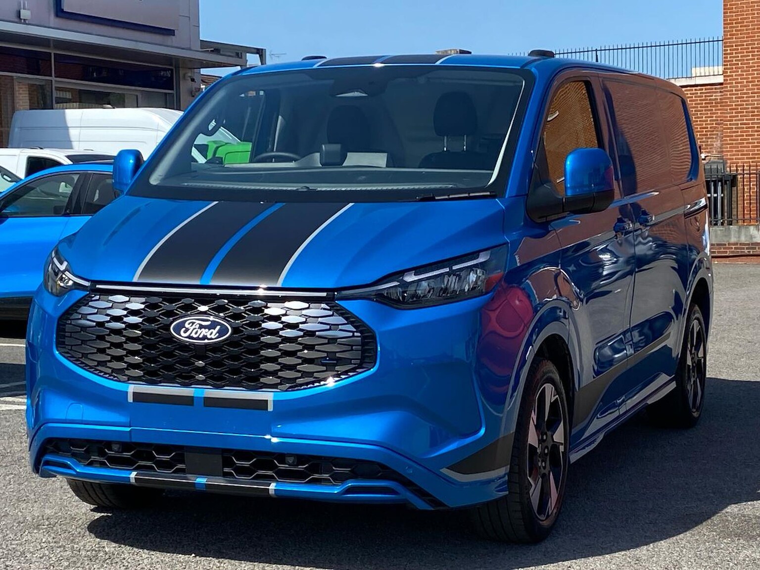 FORD E-TRANSIT CUSTOM 320 L1 ELECTRIC RWD 160Kw 71Kwh H1 Van Sport Auto