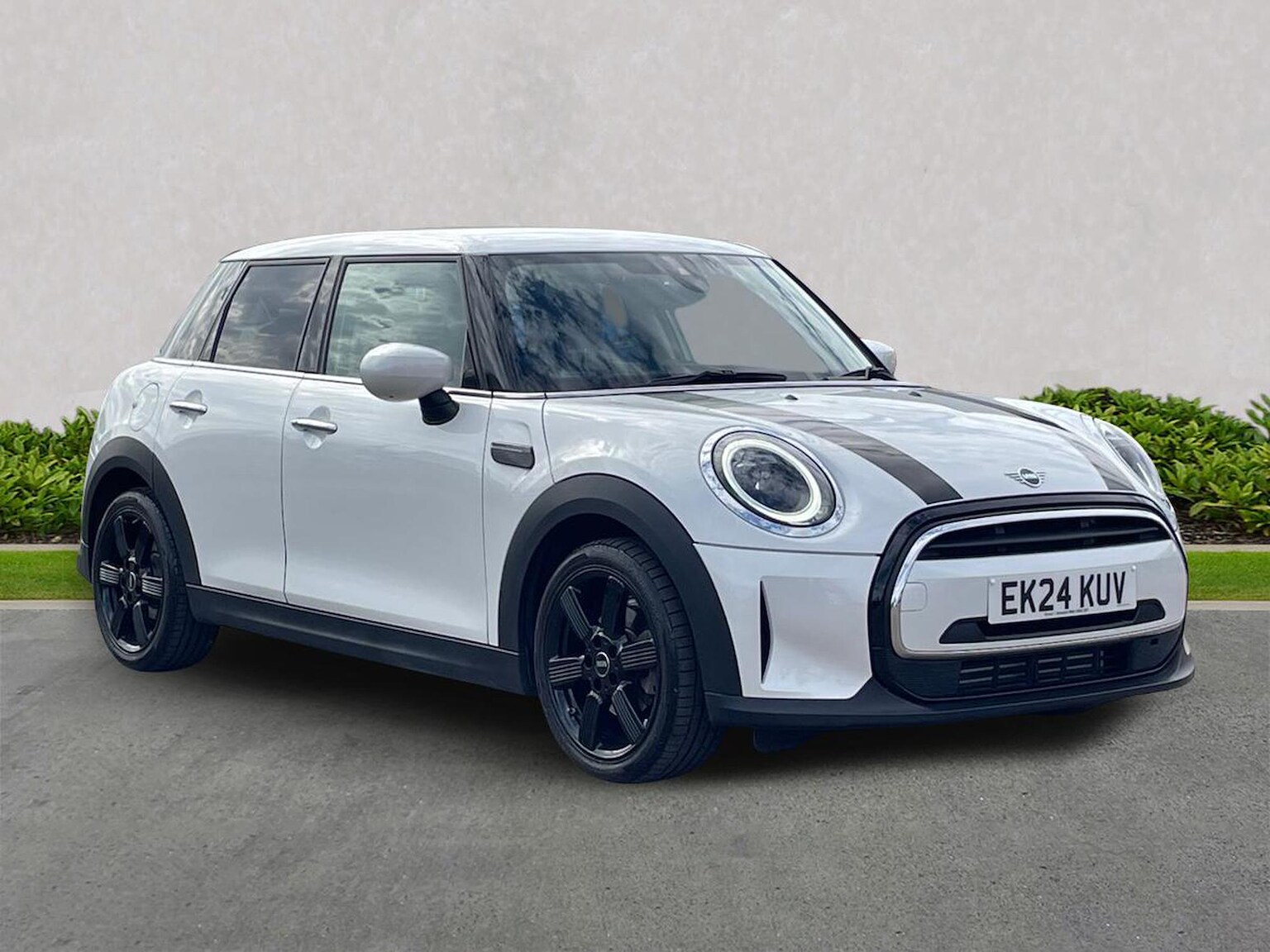 MINI HATCHBACK 1.5 Cooper Classic Hatchback 5Dr Petrol Manual Euro 6 (S/S) (136 Ps)