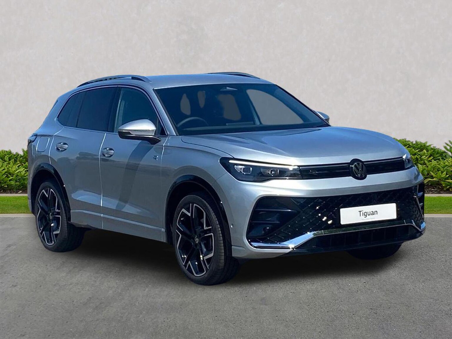 VOLKSWAGEN TIGUAN ESTATE 1.5 Etsi 150 R-Line 5Dr Dsg