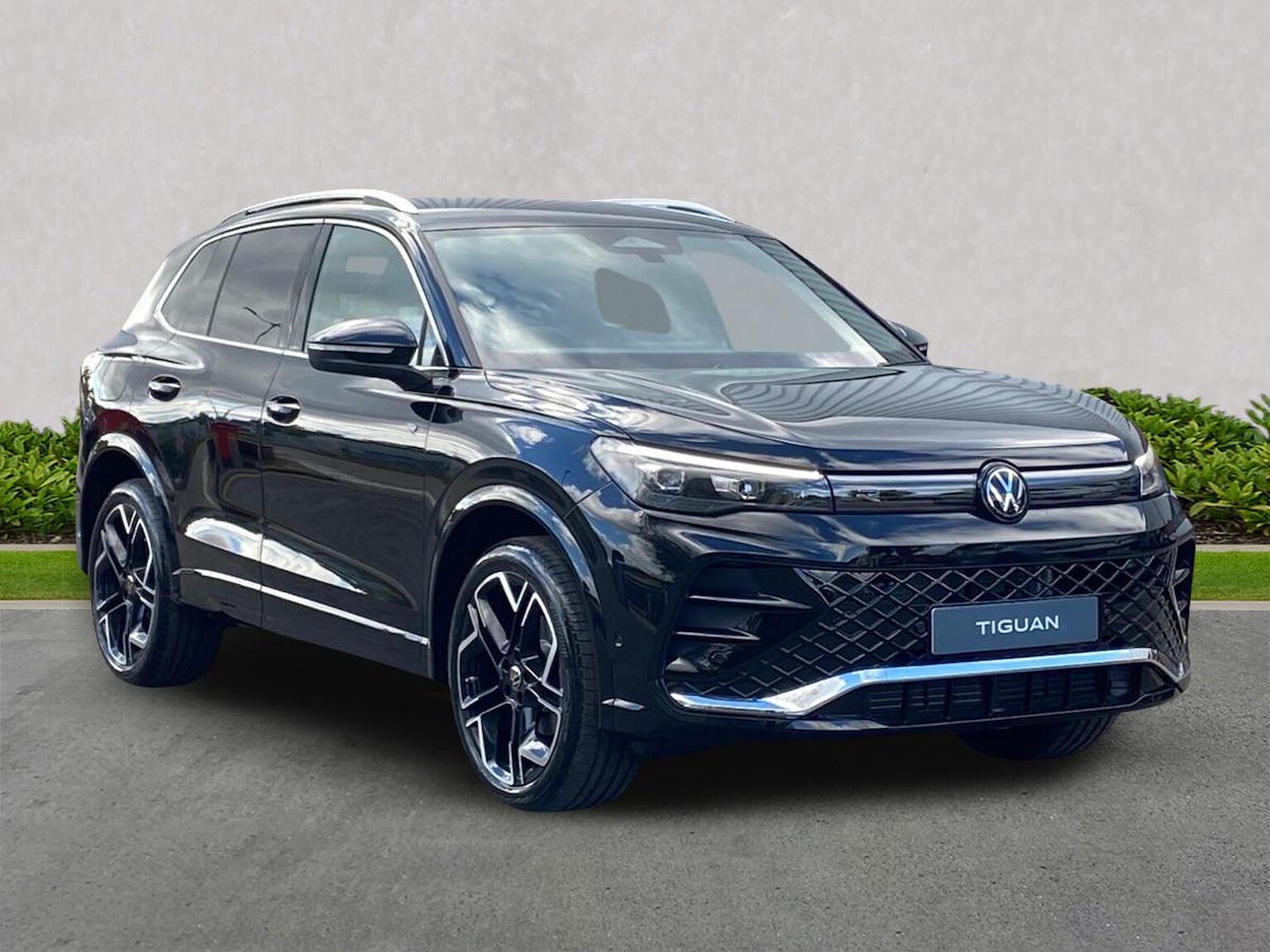 VOLKSWAGEN TIGUAN ESTATE 1.5 Etsi 150 R-Line 5Dr Dsg