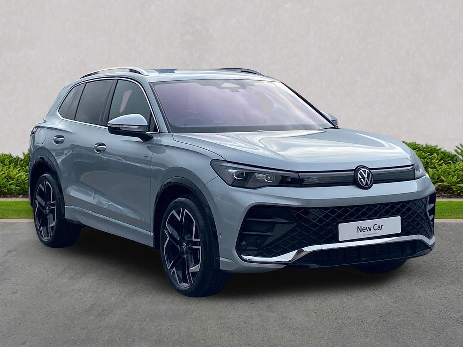 VOLKSWAGEN TIGUAN ESTATE 1.5 Etsi 150 R-Line 5Dr Dsg