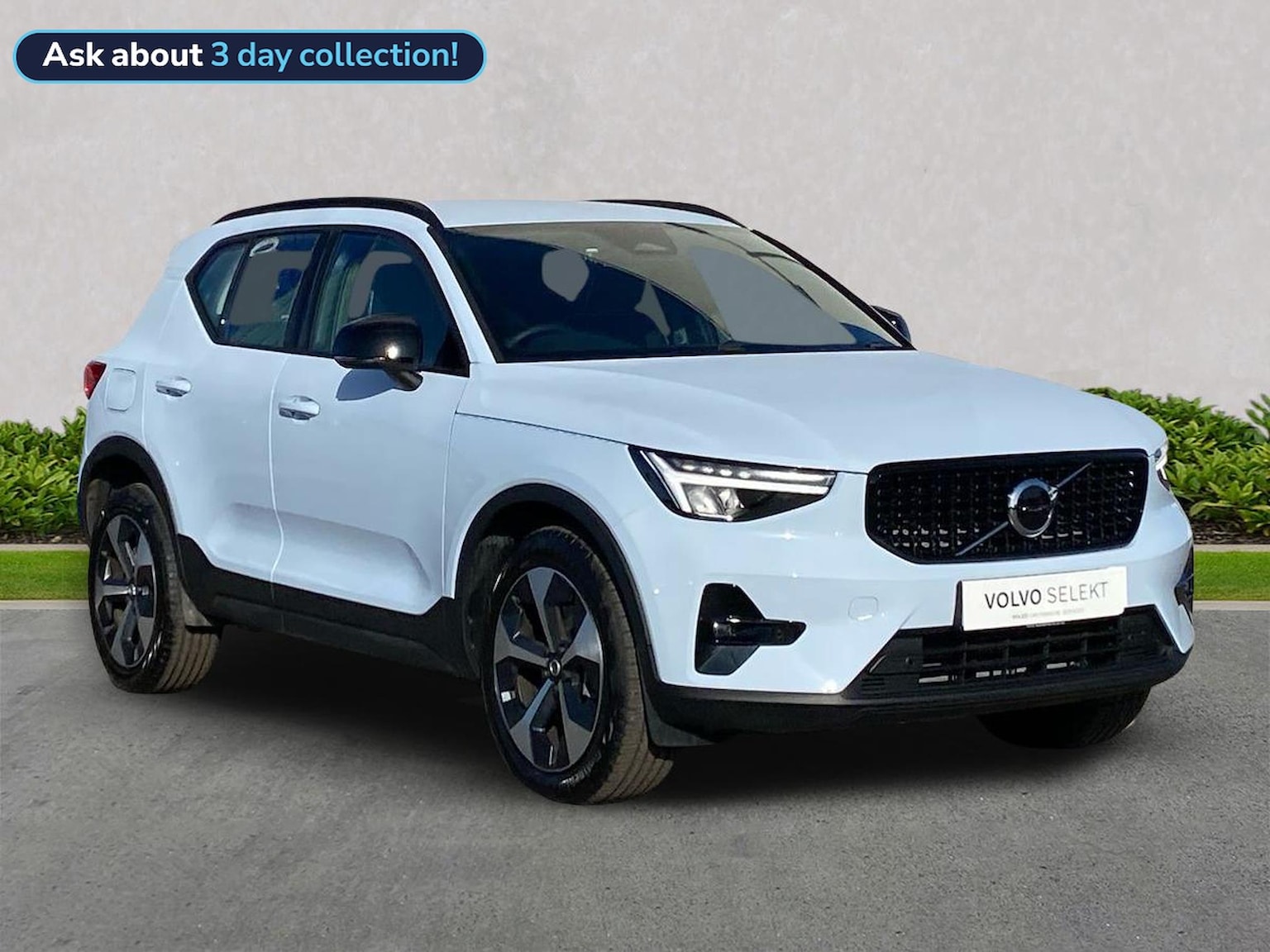 Nearly New VOLVO XC40 2.0 B4P Plus Dark 5Dr Auto 2025 | Lookers Audi
