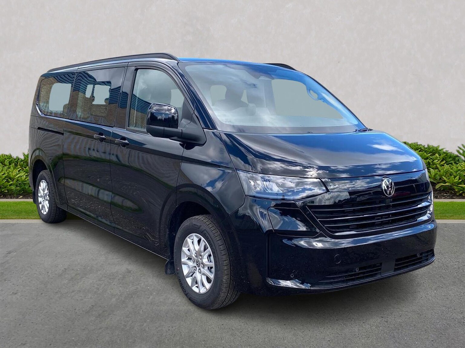 VOLKSWAGEN TRANSPORTER SHUTTLE T32 LWB ELECTRIC 100Kw 70Kwh Minibus Life Auto