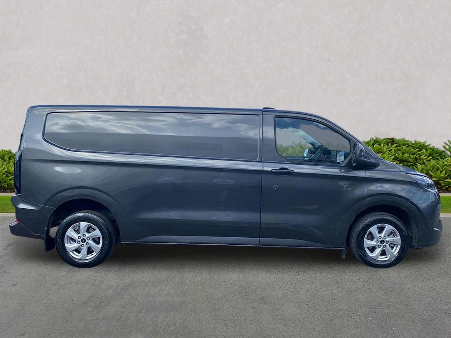 FORD TRANSIT CUSTOM 320 L2 PETROL FWD 2.5 320 Duratec 11.8Kwh Limited Panel Van 5Dr Petrol Plug-In Hybrid Auto L2 Euro 6 (232 Ps)
