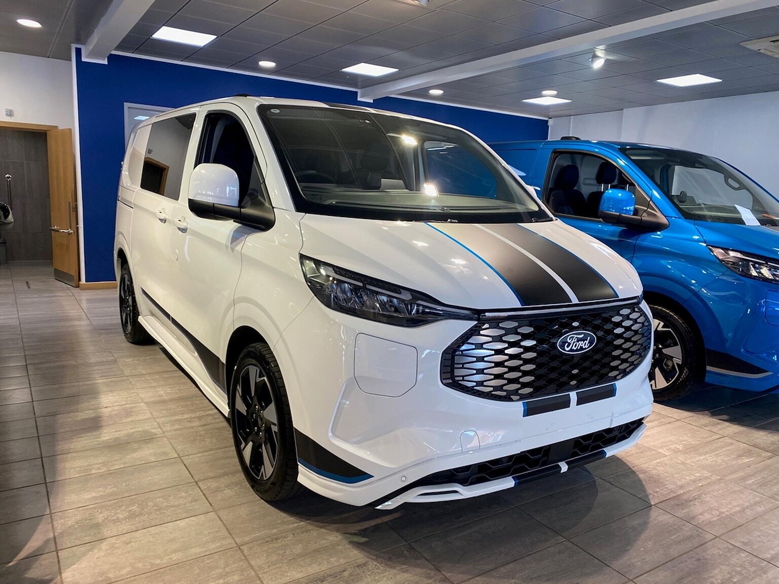 FORD E-TRANSIT CUSTOM 320 L1 ELECTRIC RWD 160Kw 71Kwh H1 Double Cab Van Sport Auto